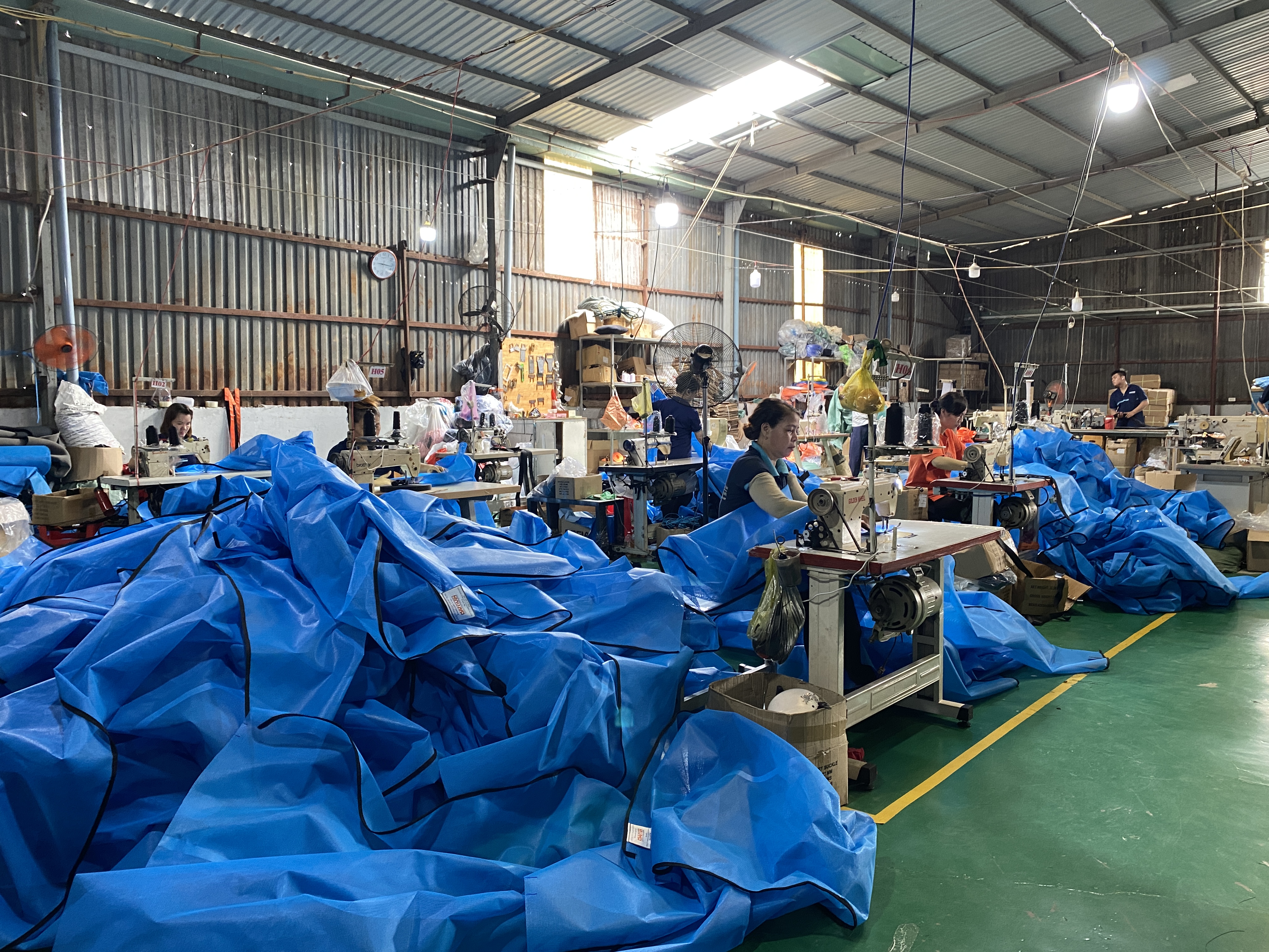 Nhận gia công và sản xuất các sản phẩm lưới quấn pallet theo yêu cẩu của doanh nghiệp Nhận gia công và sản xuất các sản phẩm lưới quấn pallet theo yêu cẩu của doanh nghiệp