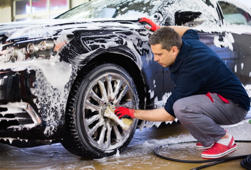 Rửa xe ô tô quận 10 là dịch vụ đáng tin cậy và tiện lợi giúp bạn giữ gìn và bảo vệ chiếc xe của mình. Hãy cùng xem hình ảnh về dịch vụ này và khám phá những đặc điểm độc đáo mà nó mang lại.