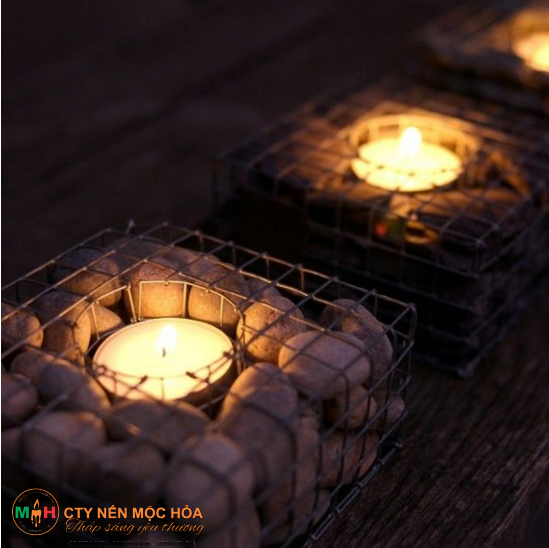 Không có gì ngọt ngào hơn khi nhìn ánh nến lấp lánh nhẹ nhàng của nến, đắm mình trong sự ấm áp cùng mùi hương quyến rũ tràn đầy, gợi lên cảm giác bình yên không tả. Không có gì ngọt ngào hơn khi nhìn ánh nến lấp lánh nhẹ nhàng của nến, đắm mình trong sự ấm áp cùng mùi hương quyến rũ tràn đầy, gợi lên cảm giác bình yên không tả.