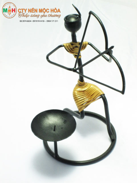 Chân nến sắt nghệ thuật người bắn tên Chân nến sắt nghệ thuật người bắn tên