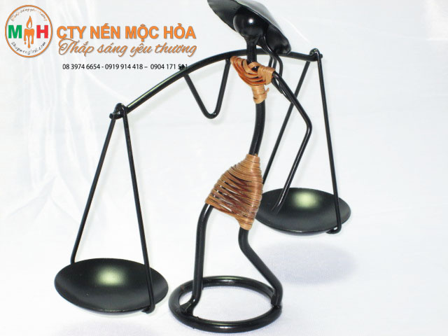 Chân nến sắt gánh thóc 2 Chân nến sắt gánh thóc 2