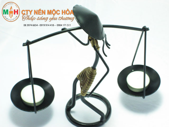 Sản phẩm chân nến sắt gánh thóc Sản phẩm chân nến sắt gánh thóc