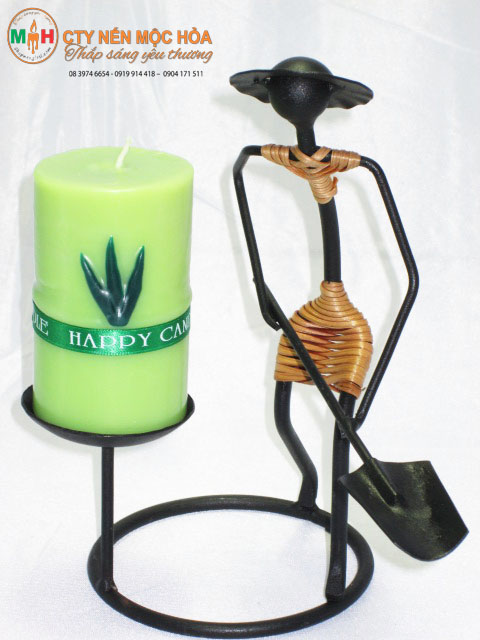 Sản phẩm chân nến đẹp người cầm xẻng Sản phẩm chân nến đẹp người cầm xẻng