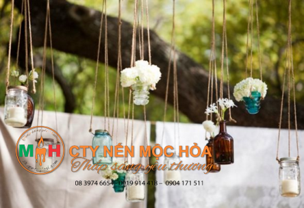 Những chai rượu đã uống hết sẽ là phụ kiện trang trí tuyệt vời Những chai rượu đã uống hết sẽ là phụ kiện trang trí tuyệt vời