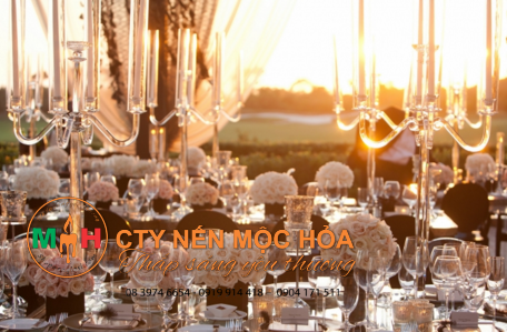 Ánh pha lê phản chiếu giọt sáng nhu hòa từ nến quyện cùng mùi hương tinh khiết của hoa hồng sẽ dẫn dắt con người đến vùng đất của những giấc mơ Ánh pha lê phản chiếu giọt sáng nhu hòa từ nến quyện cùng mùi hương tinh khiết của hoa hồng sẽ dẫn dắt con người đến vùng đất của những giấc mơ