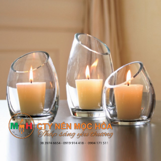 Những chiếc cốc thủy tinh trơn tru không màu sắc lại có một nét thu hút rất riêng Những chiếc cốc thủy tinh trơn tru không màu sắc lại có một nét thu hút rất riêng