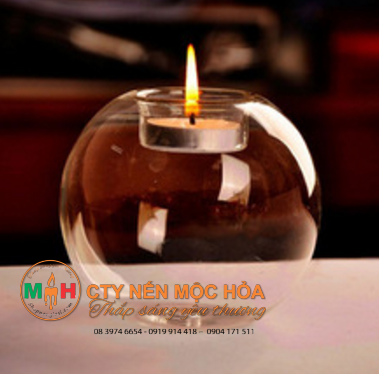 Những chiếc nến tealight được thắp trong các loại chân nến đẹp dạng này sẽ trông như đang trôi bồng bềnh giữa không gian Những chiếc nến tealight được thắp trong các loại chân nến đẹp dạng này sẽ trông như đang trôi bồng bềnh giữa không gian