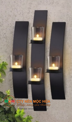 Chân nến đồng này không cầu kì nhưng chúng toát lên sự chuyên nghiệp, thanh nhã và trầm ổn như chính chủ nhân ngôi nhà. Chân nến đồng này không cầu kì nhưng chúng toát lên sự chuyên nghiệp, thanh nhã và trầm ổn như chính chủ nhân ngôi nhà.