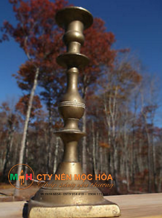 Những gò lồi lõm trên thân nến giúp người cầm dễ dàng và không bị trượt tay Những gò lồi lõm trên thân nến giúp người cầm dễ dàng và không bị trượt tay