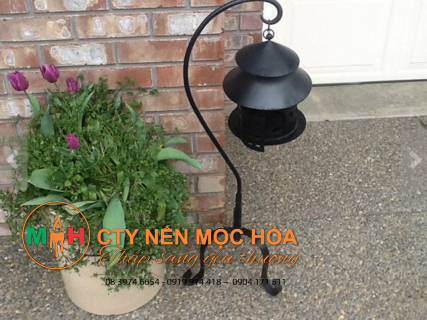 Chân nến là một phụ trang trí không thể thiếu ở bất kì ngôi nhà ở Châu Âu nào Chân nến là một phụ trang trí không thể thiếu ở bất kì ngôi nhà ở Châu Âu nào