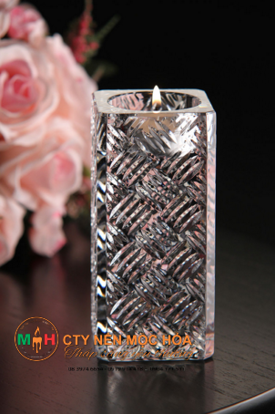 Thiết kế thanh lịch với những nét cắt tinh tế, chân nến Versa phối hợp nhịp nhàng với ánh nến rạng rỡ tạo nên hiệu ứng ánh sáng tuyệt vời. Thiết kế thanh lịch với những nét cắt tinh tế, chân nến Versa phối hợp nhịp nhàng với ánh nến rạng rỡ tạo nên hiệu ứng ánh sáng tuyệt vời.