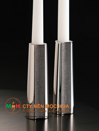 Một bữa tối sẽ trở nên hoàn toàn lãng mạng với hai chiếc chân nến Chatons này Một bữa tối sẽ trở nên hoàn toàn lãng mạng với hai chiếc chân nến Chatons này