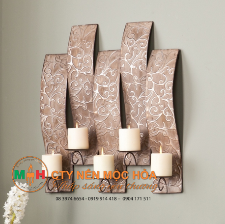 Không ít ngôi nhà sử dụng chân nến thay những bức tranh nghệ thuật vốn dĩ rất đắt đỏ để trang trí Không ít ngôi nhà sử dụng chân nến thay những bức tranh nghệ thuật vốn dĩ rất đắt đỏ để trang trí