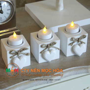 Màu sơn trắng tinh khiết là chiếc nền hoàn hảo tôn lên vẻ đẹp của ngọn lửa đèn cầy Màu sơn trắng tinh khiết là chiếc nền hoàn hảo tôn lên vẻ đẹp của ngọn lửa đèn cầy