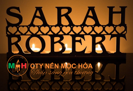 Trong bóng tối cô đơn tịch mịch, những giọt sáng của nến nhấp nháy dẫn ta vào một thế giới ấm áp, bình yên và tĩnh lặng Trong bóng tối cô đơn tịch mịch, những giọt sáng của nến nhấp nháy dẫn ta vào một thế giới ấm áp, bình yên và tĩnh lặng