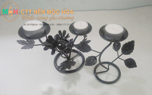 Để những ánh nến lung linh phát huy hết vẻ đẹp của chúng thì những chiếc chân nến là phụ kiện không thể thiếu Để những ánh nến lung linh phát huy hết vẻ đẹp của chúng thì những chiếc chân nến là phụ kiện không thể thiếu