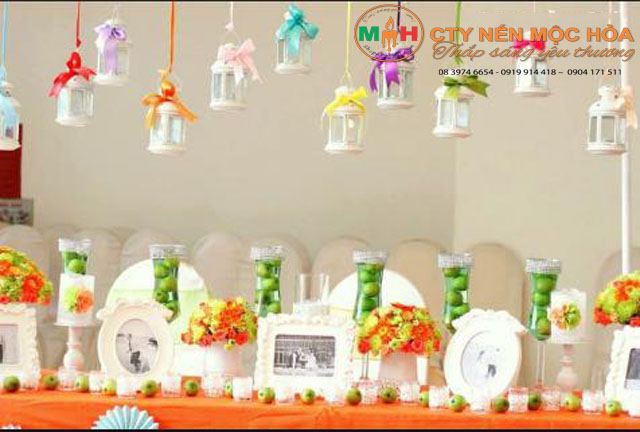 Chân nến là vật dụng bảo vệ ngôi nhà của bạn, chúng giúp sáp nến không bị tràn ra ngoài cũng như sợi bấc không bị trồi lên theo dòng sáp tan chảy và bắt lửa vào các vật dễ cháy gần đó. Chân nến là vật dụng bảo vệ ngôi nhà của bạn, chúng giúp sáp nến không bị tràn ra ngoài cũng như sợi bấc không bị trồi lên theo dòng sáp tan chảy và bắt lửa vào các vật dễ cháy gần đó.