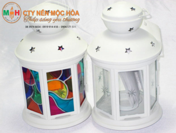 Chân nến là một vật cách nhiệt được dùng để giữ nến một cách an toàn Chân nến là một vật cách nhiệt được dùng để giữ nến một cách an toàn