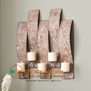 Ánh sáng dịu dàng của nến trên nền những đóa hoa kim loại tạo nên sự quyến rũ không bút nào tả được Ánh sáng dịu dàng của nến trên nền những đóa hoa kim loại tạo nên sự quyến rũ không bút nào tả được