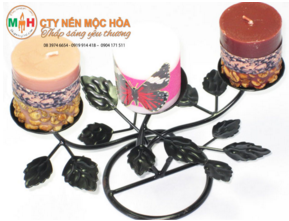 Chân nến bằng đồng dường như đang thách thức mọi cặp mắt nghệ thuật khó tính nhất Chân nến bằng đồng dường như đang thách thức mọi cặp mắt nghệ thuật khó tính nhất