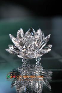 Những chiếc nến ly Votives thường có chân nến là một ly thủy tinh Những chiếc nến ly Votives thường có chân nến là một ly thủy tinh