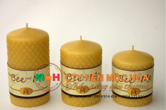 Nến đã được sử dụng cho mục đích chiếu sáng trong các nghi lễ lẫn trong cuộc sống hàng ngày của con người hơn 5000 qua. Nến đã được sử dụng cho mục đích chiếu sáng trong các nghi lễ lẫn trong cuộc sống hàng ngày của con người hơn 5000 qua.