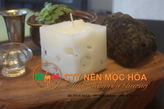 Thật ra nến rất dễ làm, tất cả những gì bạn cần là một chút khéo léo Thật ra nến rất dễ làm, tất cả những gì bạn cần là một chút khéo léo