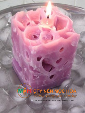 Những cây nến này hoàn toàn không thể đoán trước hình dạng của nó sau khi hoàn thành.  Những cây nến này hoàn toàn không thể đoán trước hình dạng của nó sau khi hoàn thành.