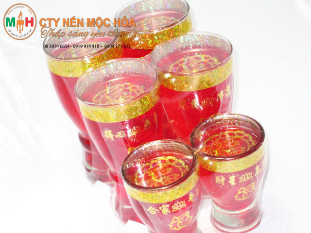 Nến ly nơ có 2 loại hớn và nhỏ Nến ly nơ có 2 loại hớn và nhỏ