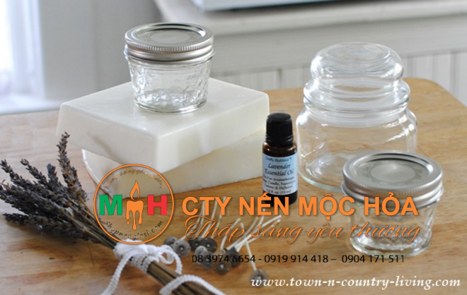 Bạn có thể mua vài nhánh hoa oải hương từ các cửa hàng Thủ Công Mỹ Nghệ và những vật dụng cần thiết tại các cửa hàng bán dụng cụ làm nến Bạn có thể mua vài nhánh hoa oải hương từ các cửa hàng Thủ Công Mỹ Nghệ và những vật dụng cần thiết tại các cửa hàng bán dụng cụ làm nến