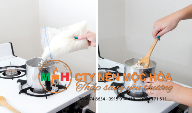 Bật lửa vừa phải sao cho đủ độ nóng để sáp tan chảy nhưng không bị sôi, sáp sôi sẽ để lại bọt khí xấu xí trên thân cây nến thành phẩm Bật lửa vừa phải sao cho đủ độ nóng để sáp tan chảy nhưng không bị sôi, sáp sôi sẽ để lại bọt khí xấu xí trên thân cây nến thành phẩm