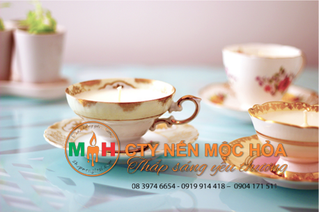 Nến làm từ tách trà sẽ là một món quà vô cùng đáng yêu. Nến làm từ tách trà sẽ là một món quà vô cùng đáng yêu.