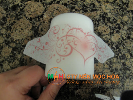 Nếu bạn muốn in hình của mình lên cây nến thì chỉ việc dùng một thêm một chiếc máy in thôi Nếu bạn muốn in hình của mình lên cây nến thì chỉ việc dùng một thêm một chiếc máy in thôi