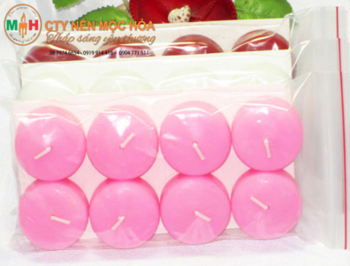 Bày trí những hũ nến còn lại xung quanh và một chút hoa cỏ làm nổi bật lên sự hài hòa với thiên nhiên và nét cá tính của chủ nhân Bày trí những hũ nến còn lại xung quanh và một chút hoa cỏ làm nổi bật lên sự hài hòa với thiên nhiên và nét cá tính của chủ nhân