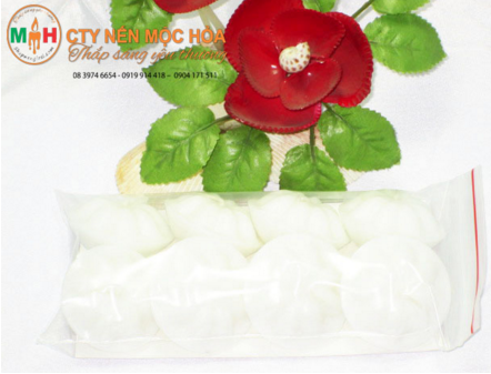 Nến khi được đốt lên mang theo lời nguyện ước và chúng tắt đi cả thế giới cũng tĩnh lặng theo Nến khi được đốt lên mang theo lời nguyện ước và chúng tắt đi cả thế giới cũng tĩnh lặng theo