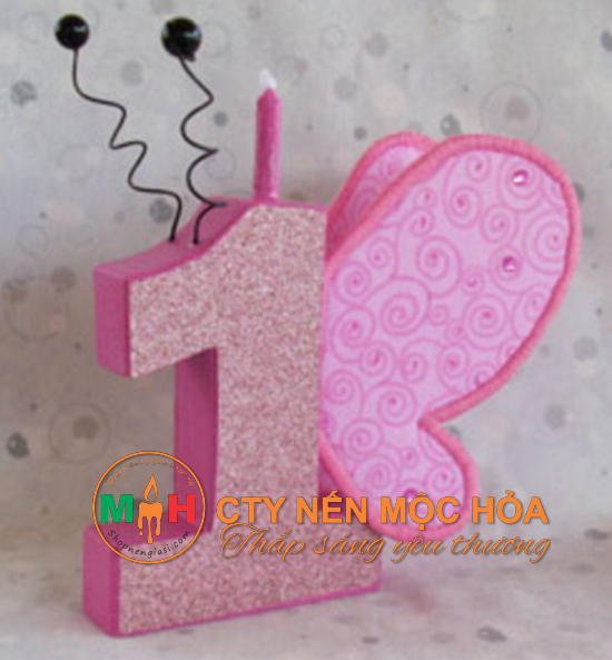 Cánh bướm dập dờn trên chiếc nến màu hồng là một sự đáng yêu không bút nào tả xiết Cánh bướm dập dờn trên chiếc nến màu hồng là một sự đáng yêu không bút nào tả xiết