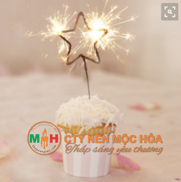 Lung linh như những ánh sao trên trời, giọt sáng của nến hiện diện trong ngày sinh nhật như lời chúc phúc tốt đẹp nhất của các vị thần Lung linh như những ánh sao trên trời, giọt sáng của nến hiện diện trong ngày sinh nhật như lời chúc phúc tốt đẹp nhất của các vị thần
