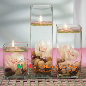 Nến, hoa và sỏi mang cả thiên nhiên vào trong nhà của bạn. Nến, hoa và sỏi mang cả thiên nhiên vào trong nhà của bạn.