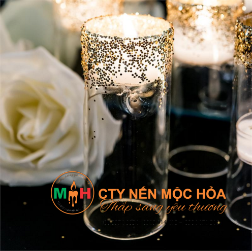 Nến Tealight là một loại nến nhỏ phát ra ánh sáng mềm mại dịu dàng Nến Tealight là một loại nến nhỏ phát ra ánh sáng mềm mại dịu dàng