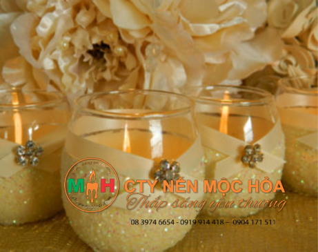 Nến Tealight có màu đựng trong cốc thiếc hoặc cốc nhựa Nến Tealight có màu đựng trong cốc thiếc hoặc cốc nhựa