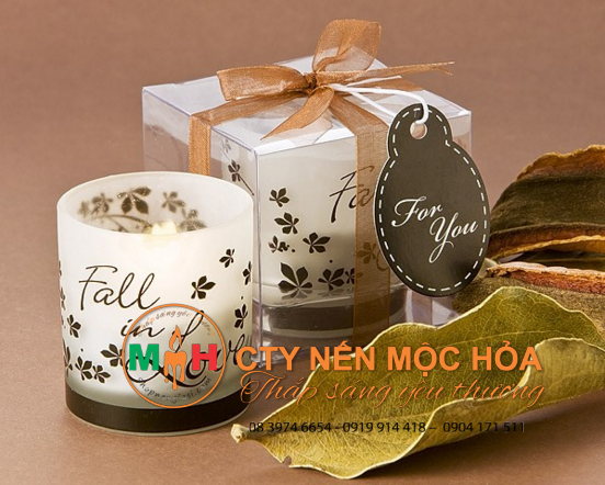 Nến Tealight được đóng gói trong các túi quà tặng thường được đựng trong ly nhựa hoặc túi chứa quà Nến Tealight được đóng gói trong các túi quà tặng thường được đựng trong ly nhựa hoặc túi chứa quà