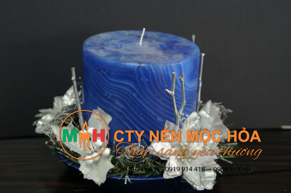 Nến màu xanh tượng trưng cho sự khôn ngoan và chữa bệnh mất ngủ. Nến màu xanh tượng trưng cho sự khôn ngoan và chữa bệnh mất ngủ.