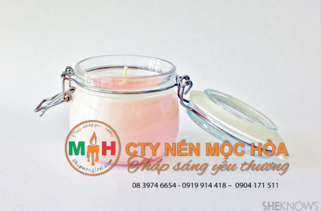 Để yên bình chứa nến trong vòng 3-4 giờ ở chỗ mát Để yên bình chứa nến trong vòng 3-4 giờ ở chỗ mát