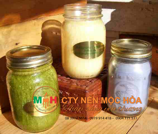 Ryan đã mở rộng hơn 150 mùi hương, 3 kích cỡ bình khác nhau và rất nhiều loại sáp ong tan chảy Ryan đã mở rộng hơn 150 mùi hương, 3 kích cỡ bình khác nhau và rất nhiều loại sáp ong tan chảy