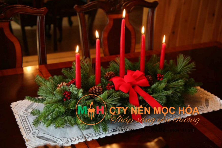 Ngọn lửa bập bùng cùng ánh sáng hiền hòa từ đèn cây sẽ là một tiết tấu đẹp cho bữa tối độc nhất vô nhị của hai người Ngọn lửa bập bùng cùng ánh sáng hiền hòa từ đèn cây sẽ là một tiết tấu đẹp cho bữa tối độc nhất vô nhị của hai người