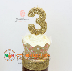 Sinh nhật lộng lẫy với nến nhũ vàng Sinh nhật lộng lẫy với nến nhũ vàng