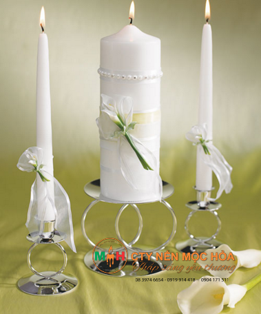 Nến trụ trang trí xuất hiện trong ngày cưới không còn đơn thuần là chỉ để cho đẹp mắt nữa Nến trụ trang trí xuất hiện trong ngày cưới không còn đơn thuần là chỉ để cho đẹp mắt nữa