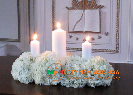 Ngày chung đôi, nến trụ trang trí đứng lặng lẽ ghi nhận tình yêu hoàn hảo của cô dâu chú rể Ngày chung đôi, nến trụ trang trí đứng lặng lẽ ghi nhận tình yêu hoàn hảo của cô dâu chú rể