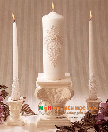 Khi ngọn nến Hiệp Nhất được thắp lên, hai ngọn lửa cô độc hòa vào nhau và cùng tỏa sáng Khi ngọn nến Hiệp Nhất được thắp lên, hai ngọn lửa cô độc hòa vào nhau và cùng tỏa sáng