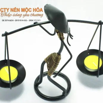 Chân nến gánh thóc